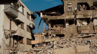 Tips Menghadapi Gempa Bumi