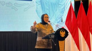 Nanik Deyang Mundur